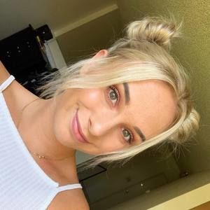 Meet your Posher, Chloe